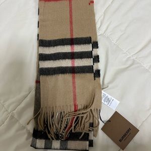Burberry cashmere scarf (archive beige)